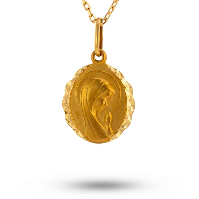 Medalik z żółtego złota Matka Boska w owalu z matem i diamentowanymi brzegami 81403