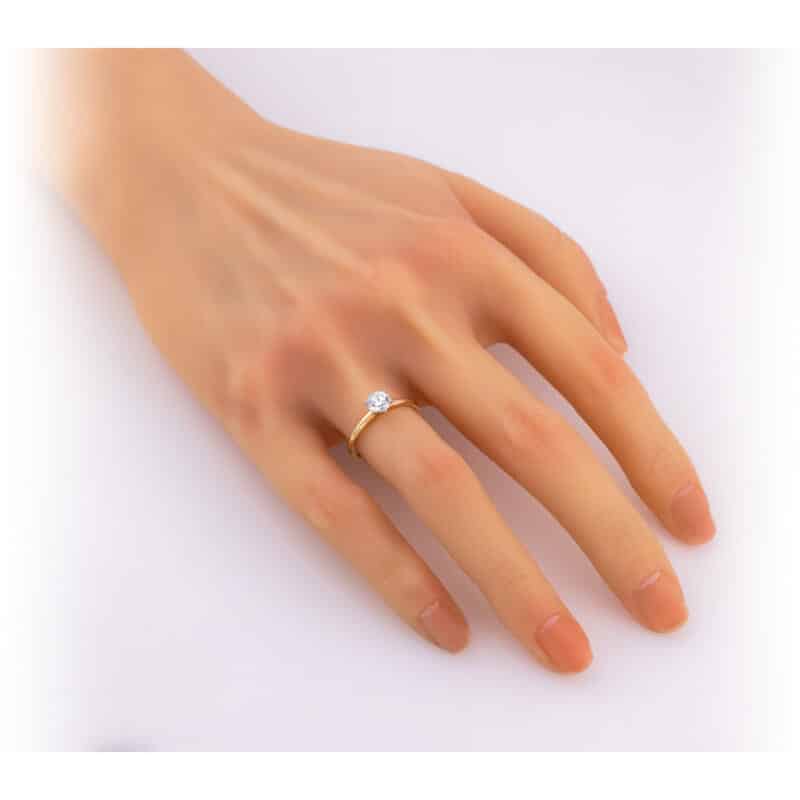 Pierścionek z brylantem w żółtym złocie 0,7ct 83456