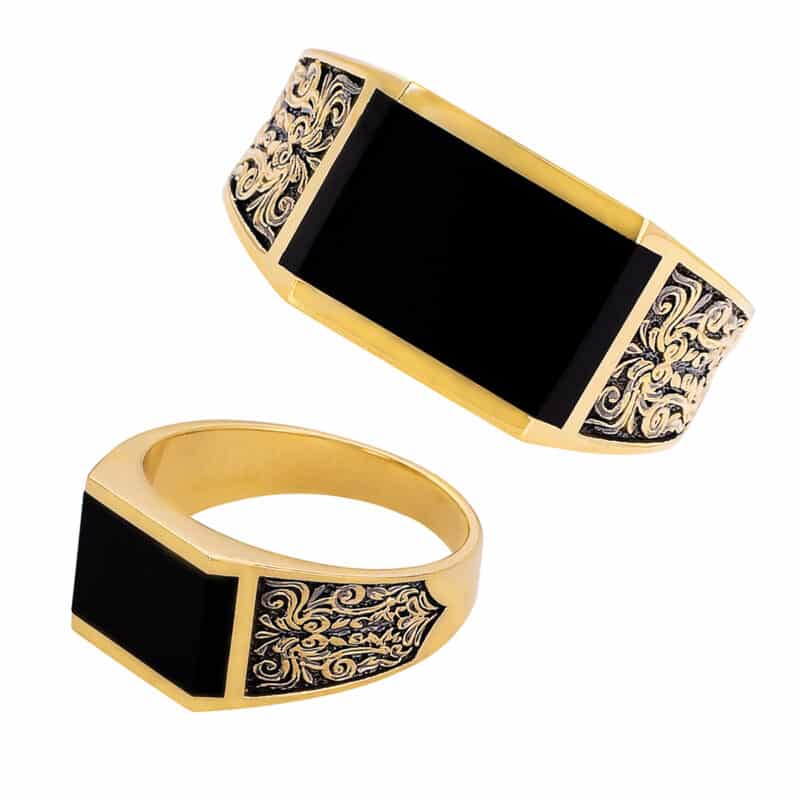 Sygnet z żółtego złota z onyksem i zdobieniami na szynie 83224