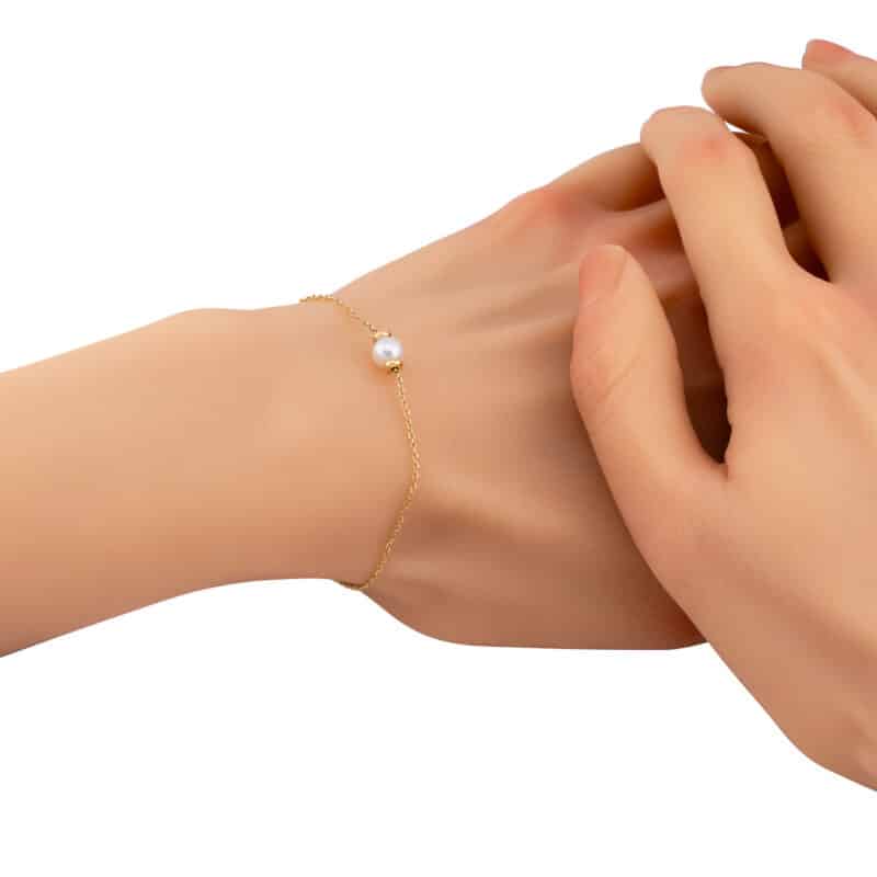 Bransoletka z żółtego złota z perłą hodowlaną z kolekcji DALL’ACQUA 84194