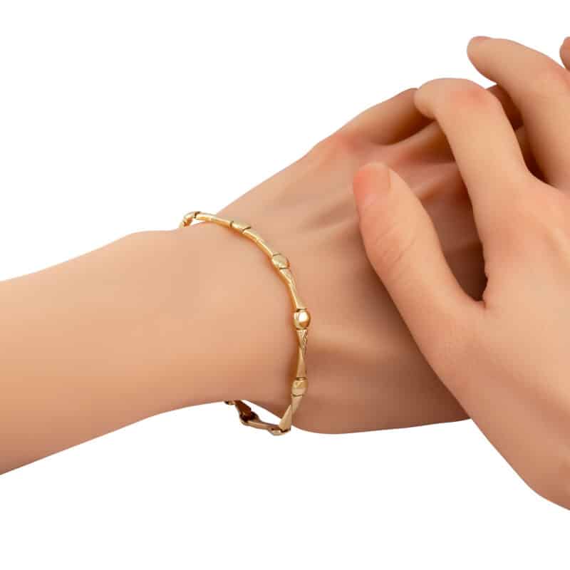 Bransoletka z żółtego złota z matowymi i diamentowanymi elementami 84349