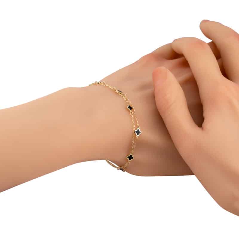 Bransoletka na podwójnym łańcuszku z żółtego złota z marokańskimi koniczynkami i czarną emalią 84364