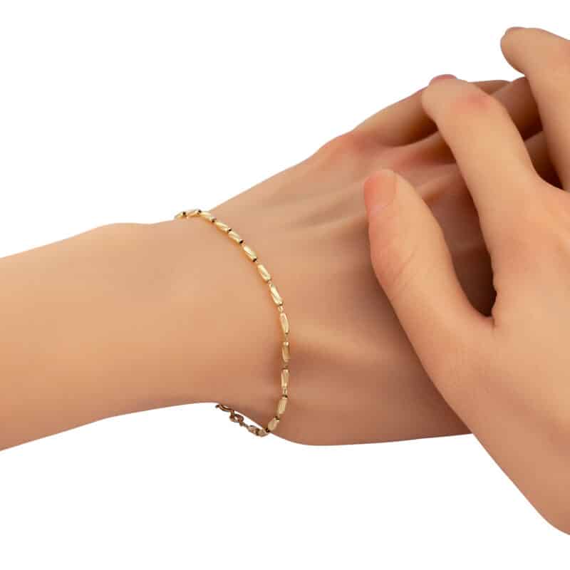 Złota bransoletka z diamentowanymi podłużnymi elementami 85213