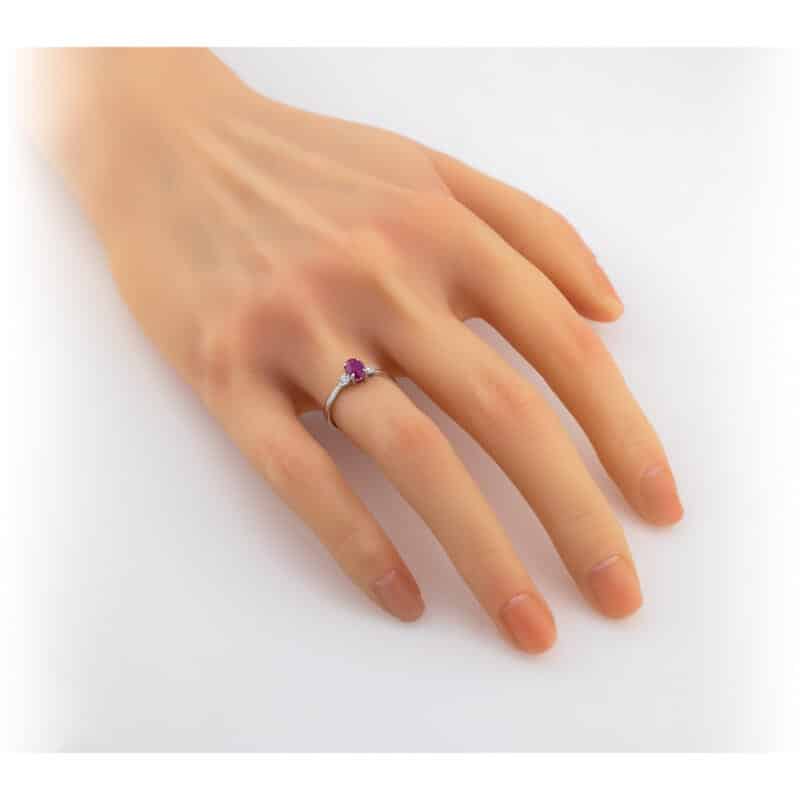 Pierścionek z białego złota z Rubinem i Brylantami– Królewska Czerwień 85272