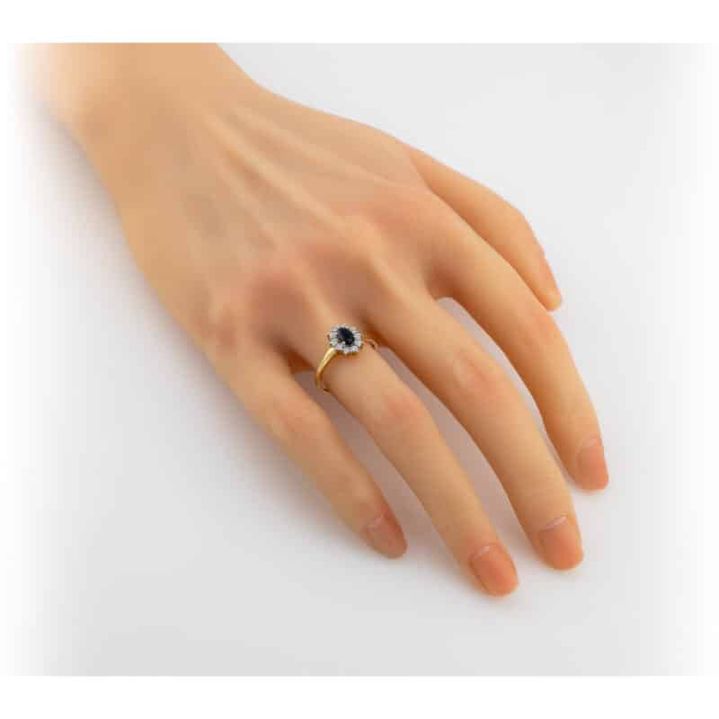 Królewska Klasyka Złoty Pierścionek z Szafirem i Brylantami 85273