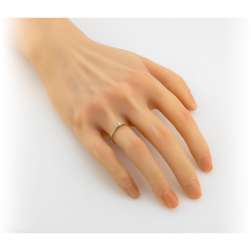 Złoty Pierścionek z Trzema Brylantami i Wysadzaną Szyną- 84489