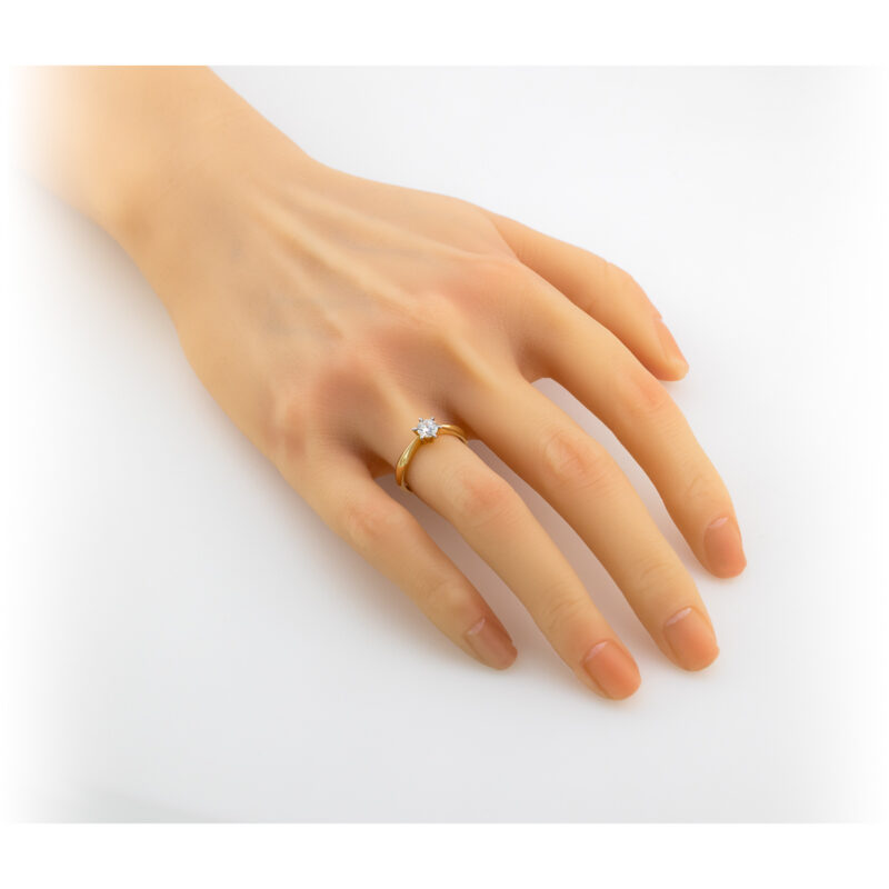 Złoty Pierścionek Zaręczynowy – Klasyczna Elegancja i Ponadczasowy Blask - 84515